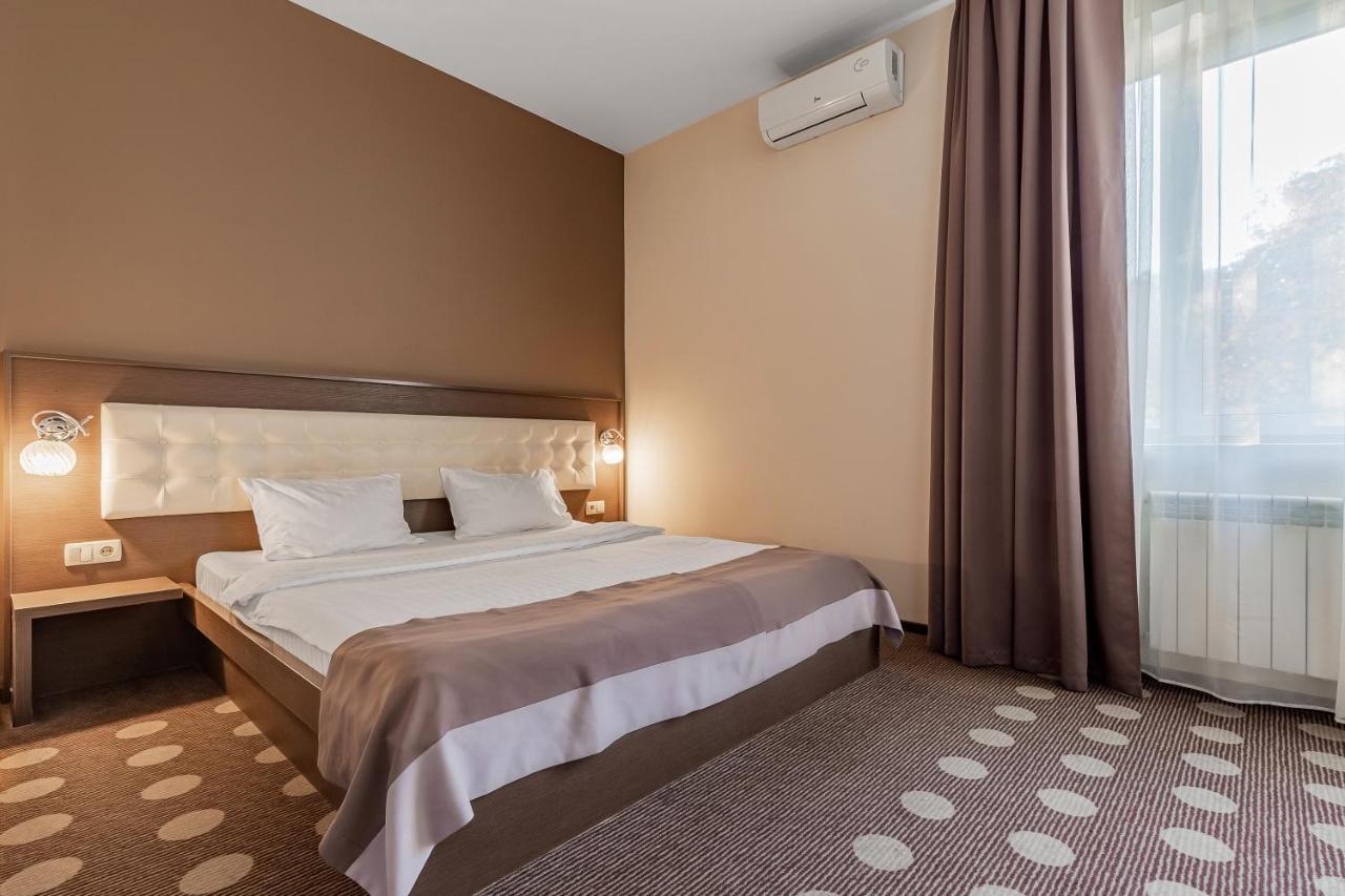 Hotel Ambassador Plaza Kiev Esterno foto