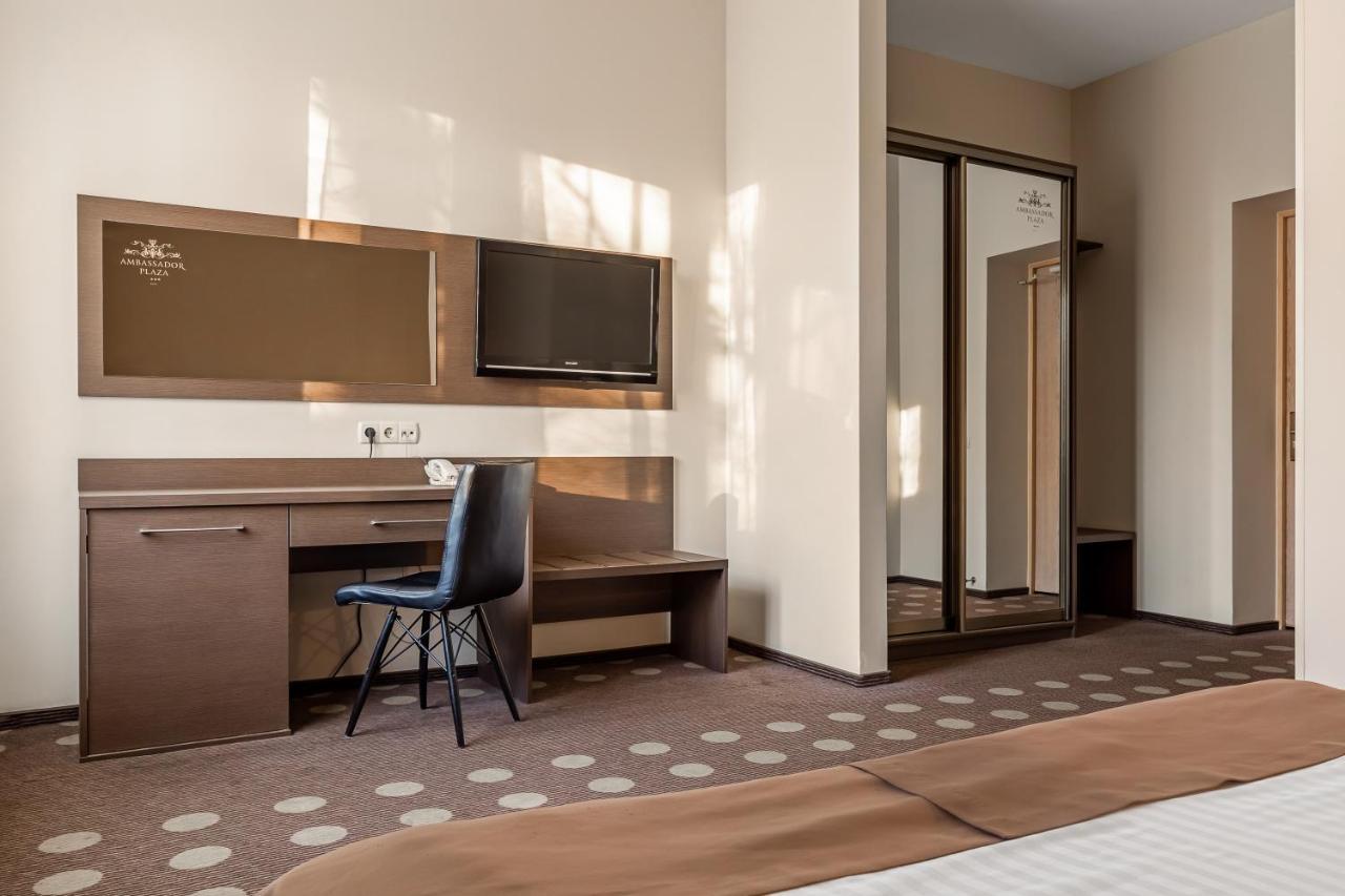 Hotel Ambassador Plaza Kiev Esterno foto