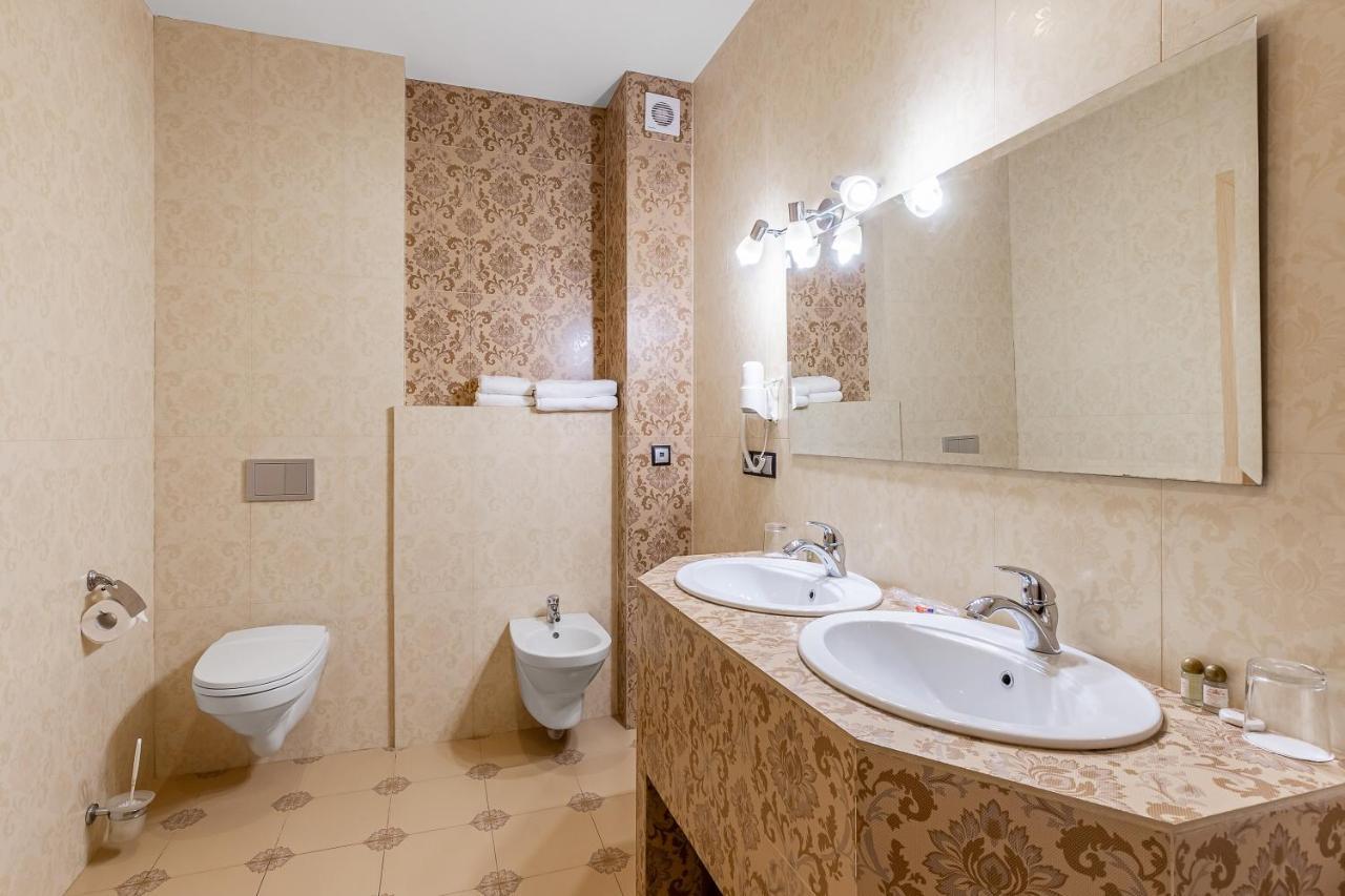 Hotel Ambassador Plaza Kiev Esterno foto