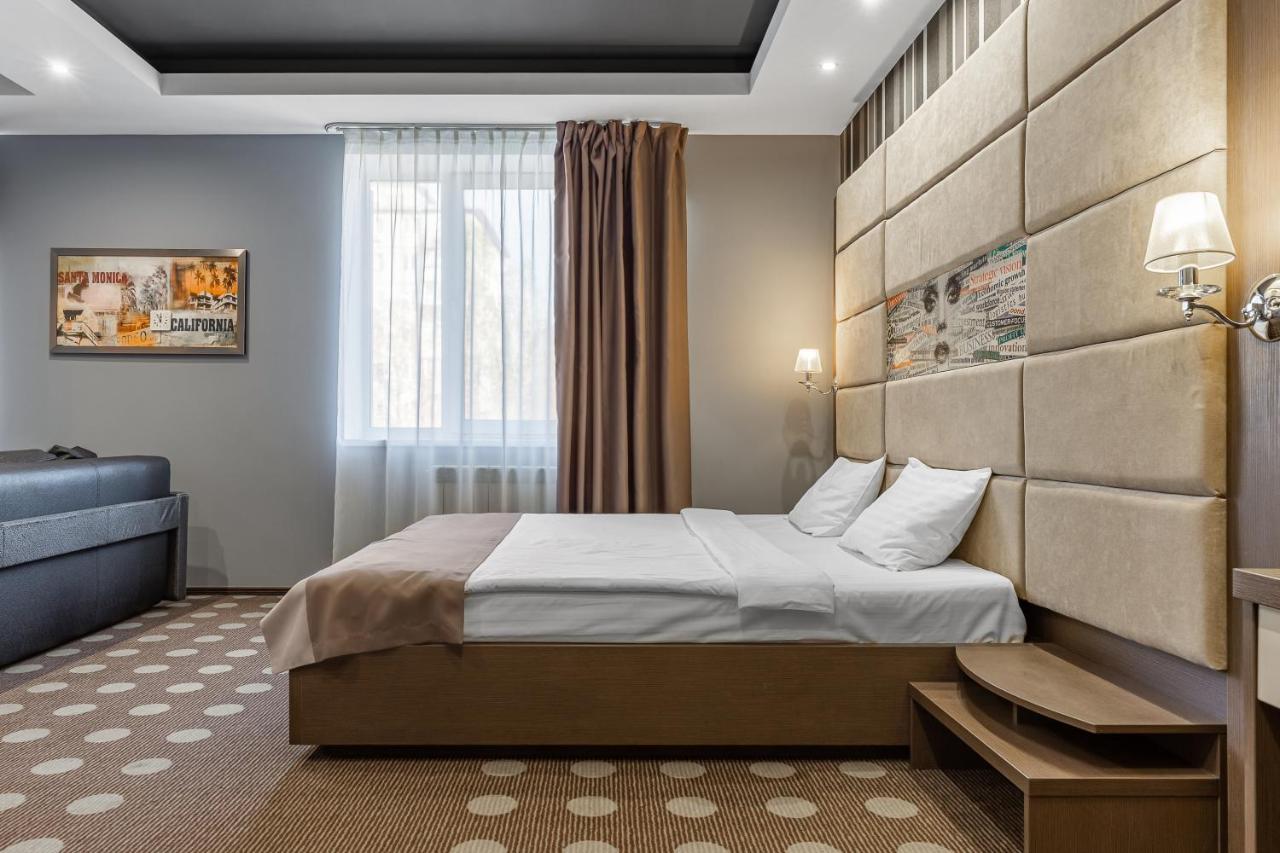 Hotel Ambassador Plaza Kiev Esterno foto