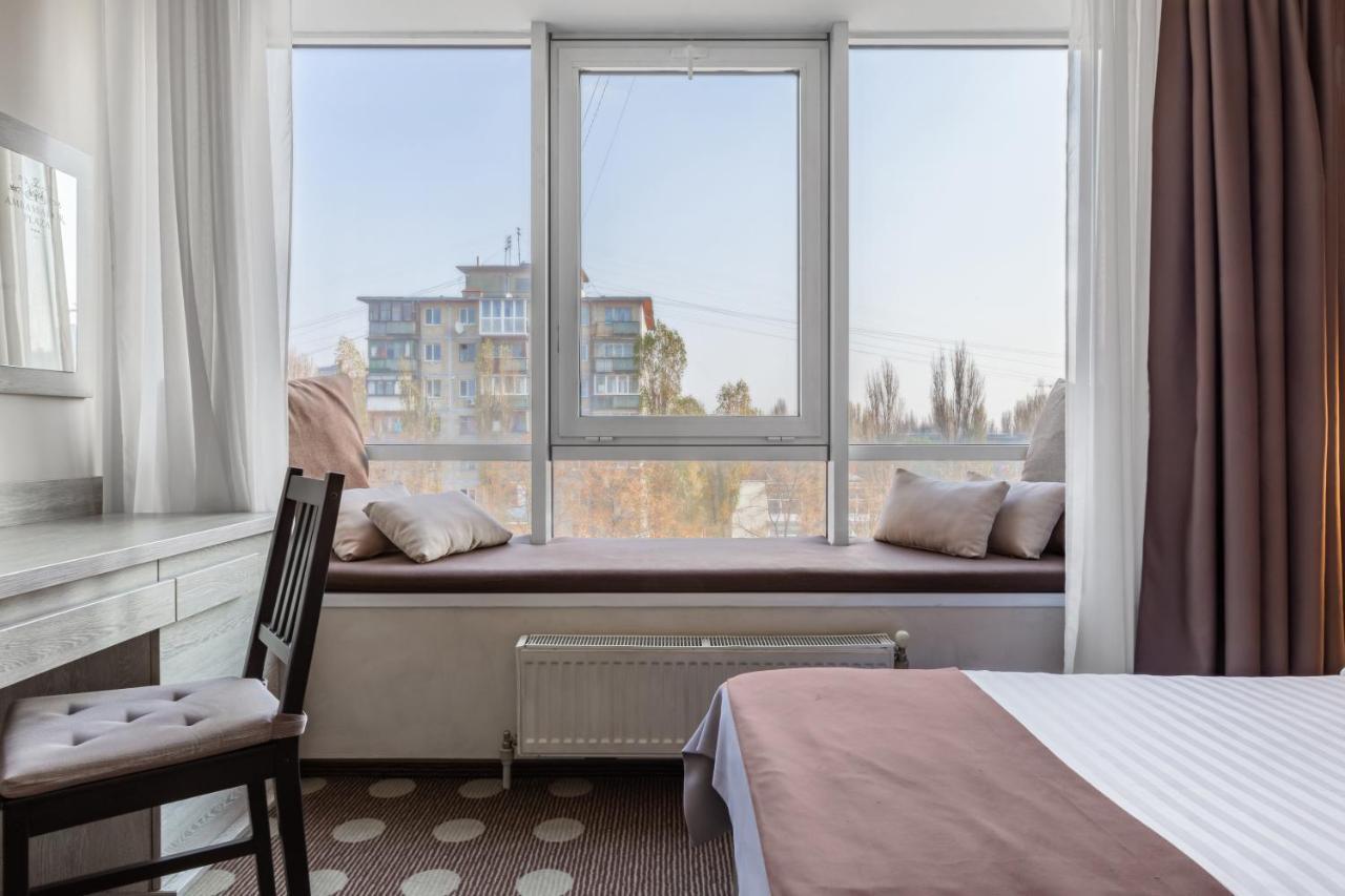 Hotel Ambassador Plaza Kiev Esterno foto