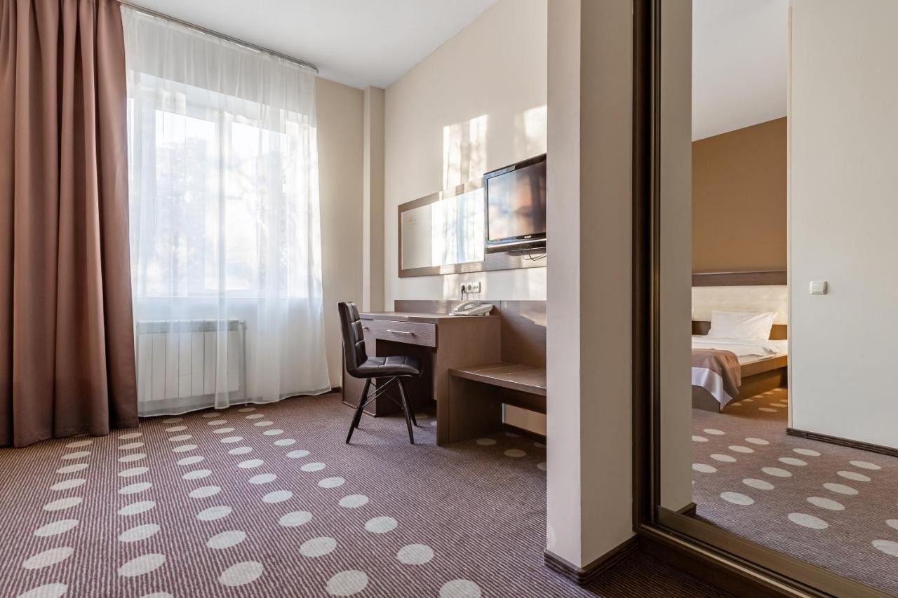 Hotel Ambassador Plaza Kiev Esterno foto