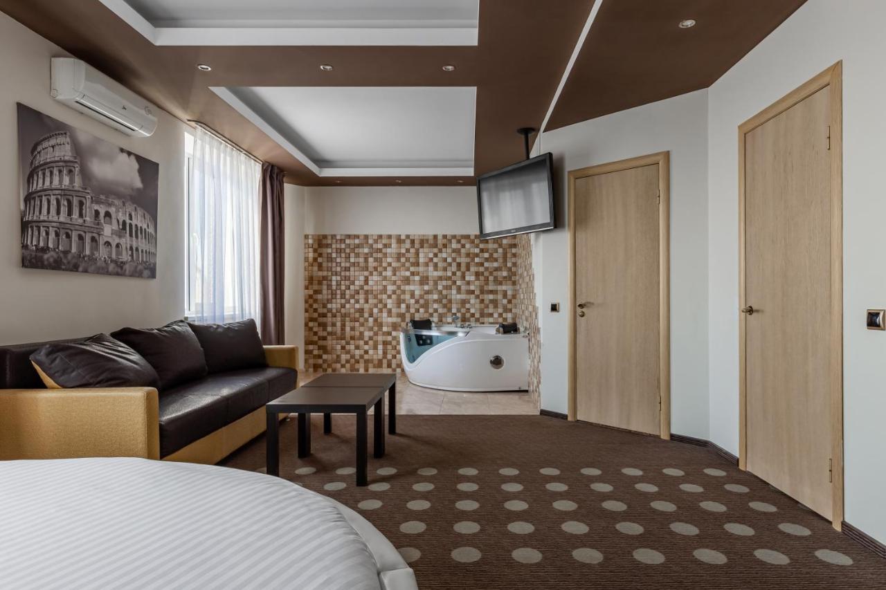 Hotel Ambassador Plaza Kiev Esterno foto
