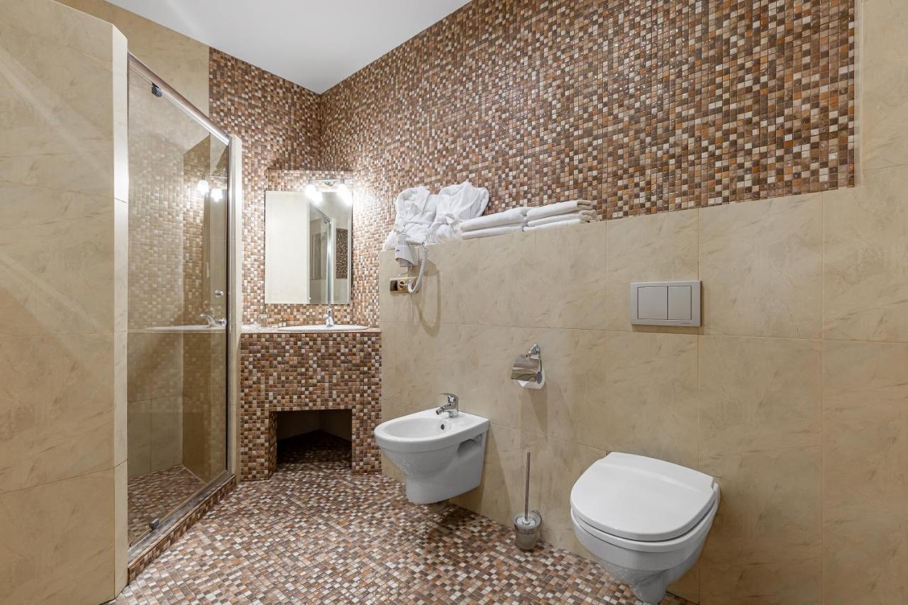 Hotel Ambassador Plaza Kiev Esterno foto