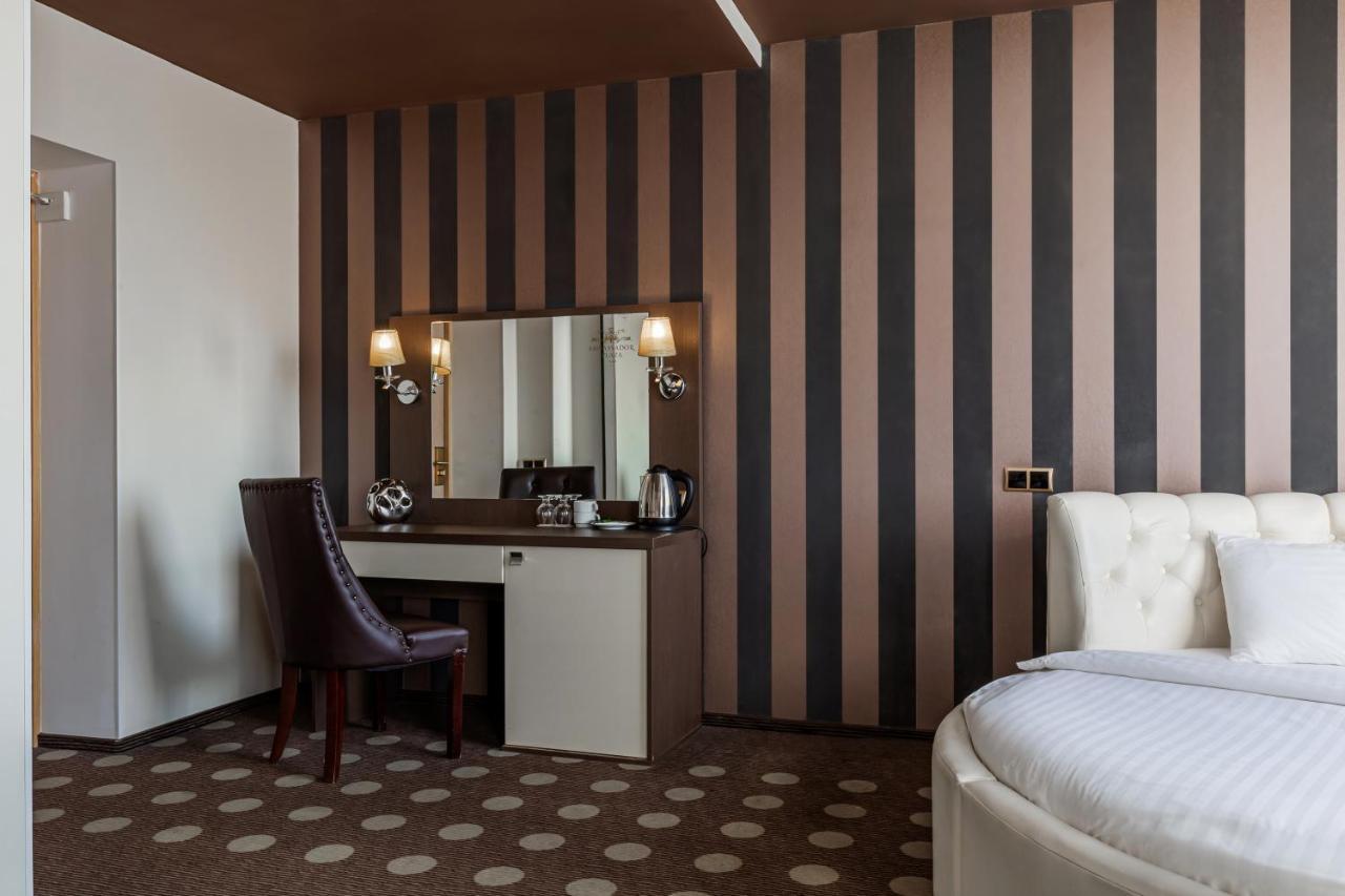 Hotel Ambassador Plaza Kiev Esterno foto