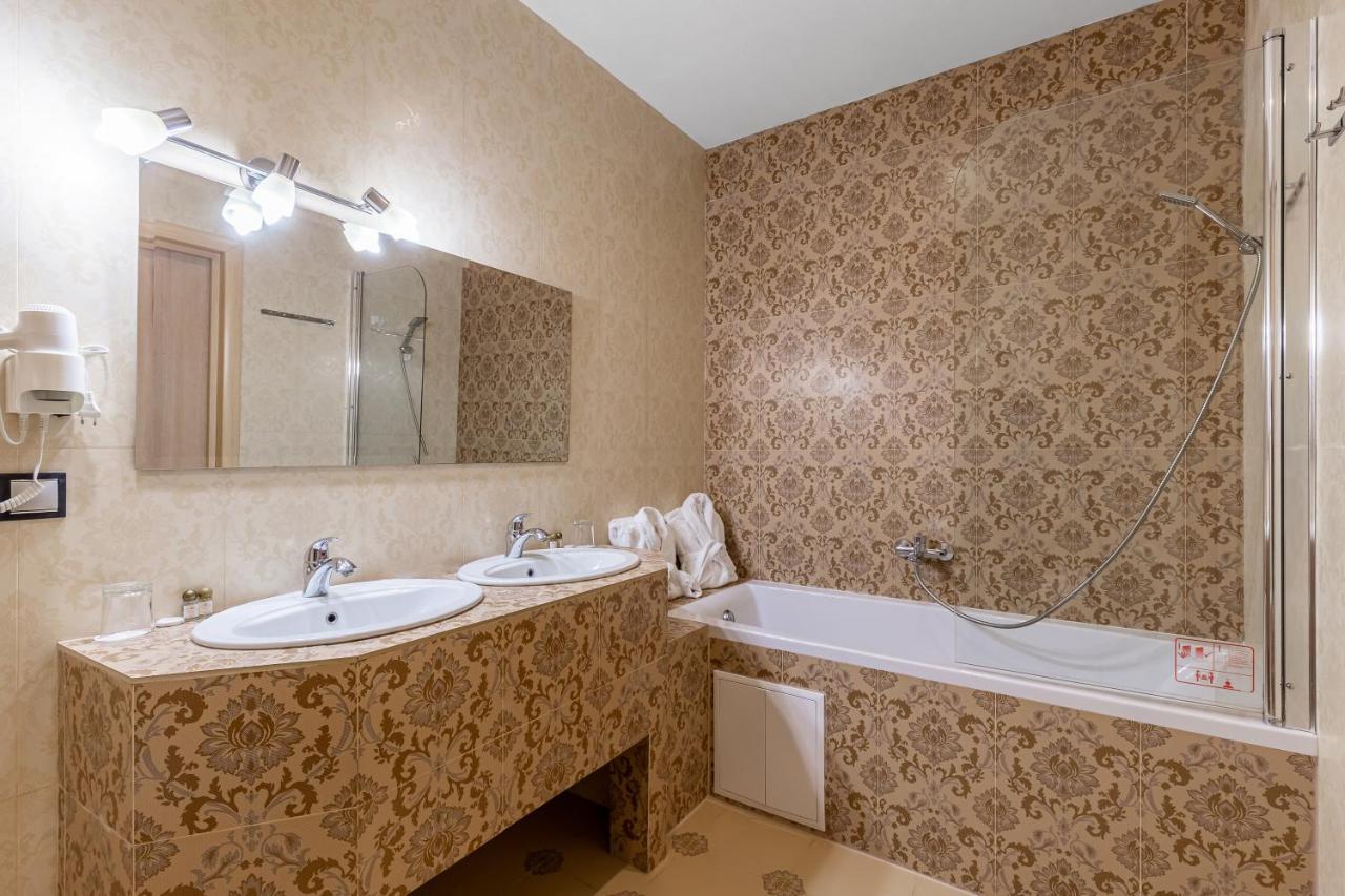 Hotel Ambassador Plaza Kiev Esterno foto