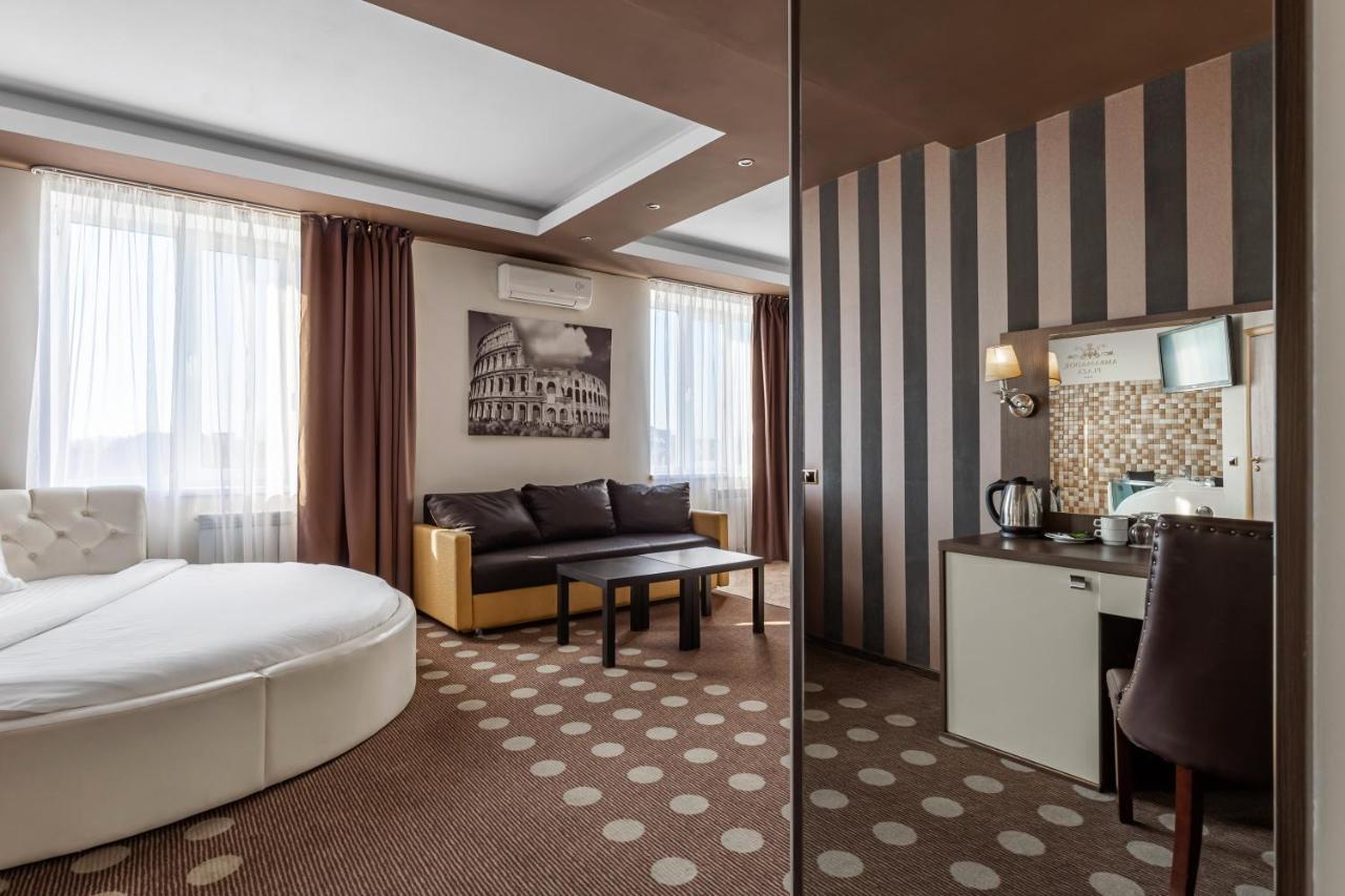 Hotel Ambassador Plaza Kiev Esterno foto