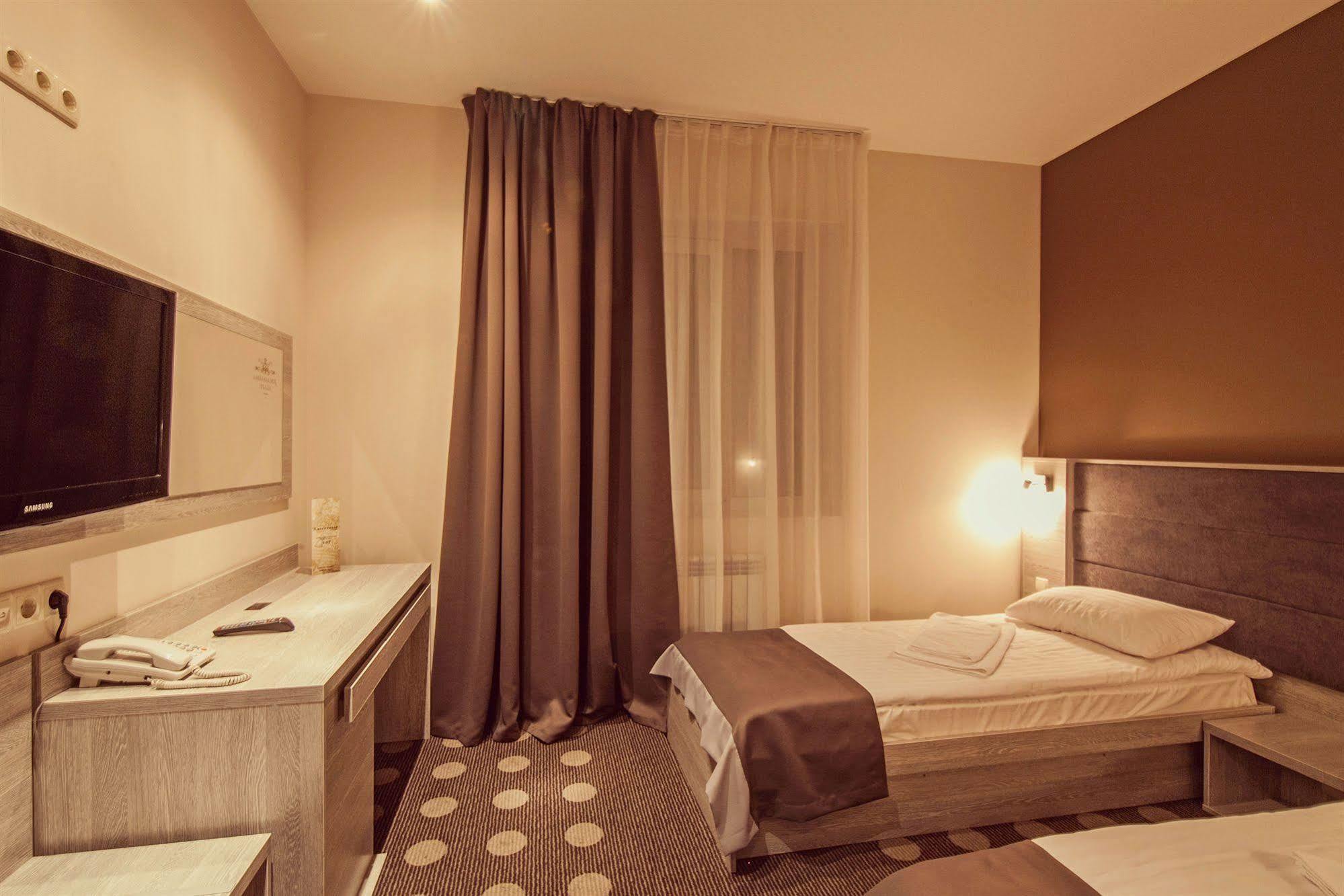 Hotel Ambassador Plaza Kiev Esterno foto