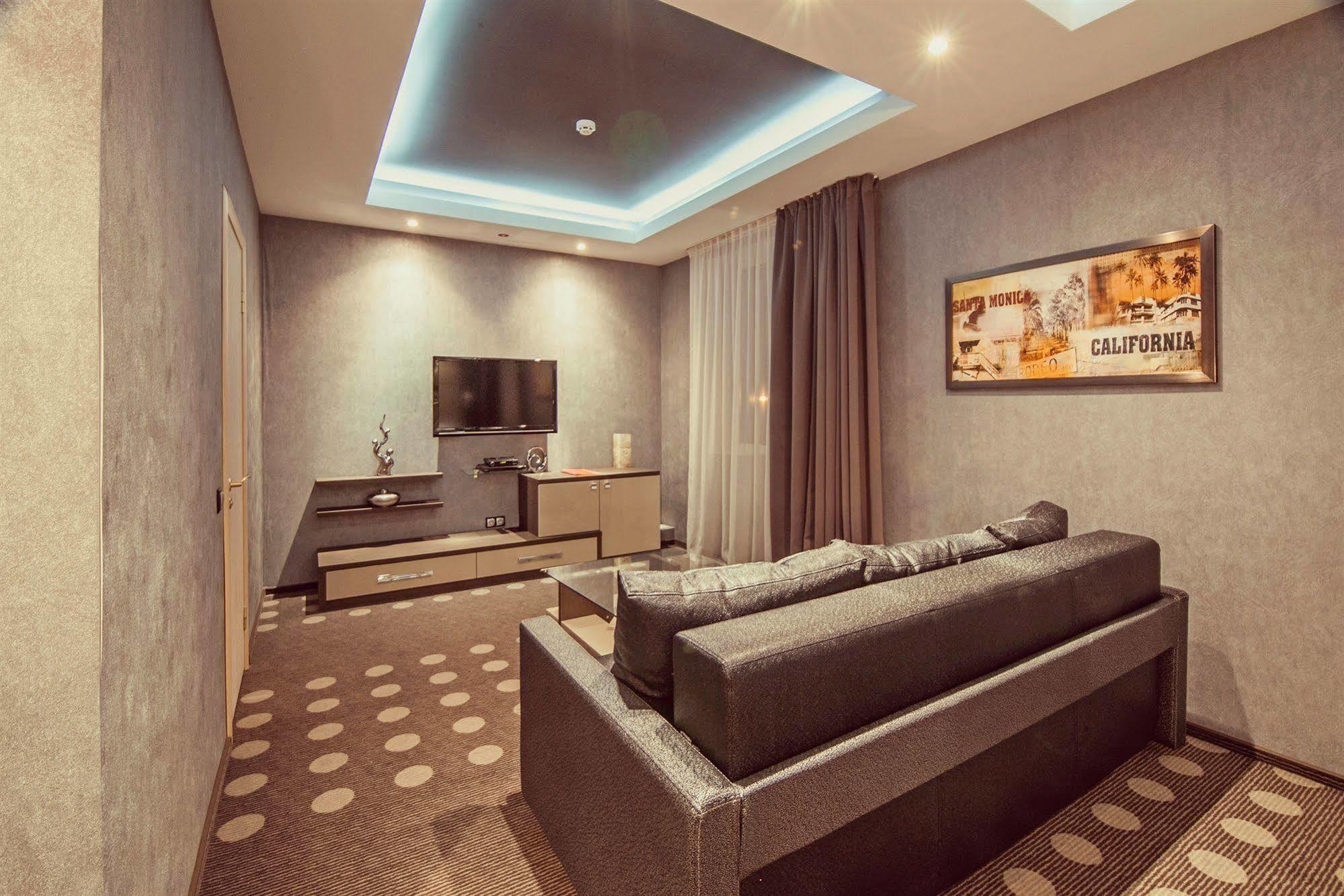 Hotel Ambassador Plaza Kiev Esterno foto