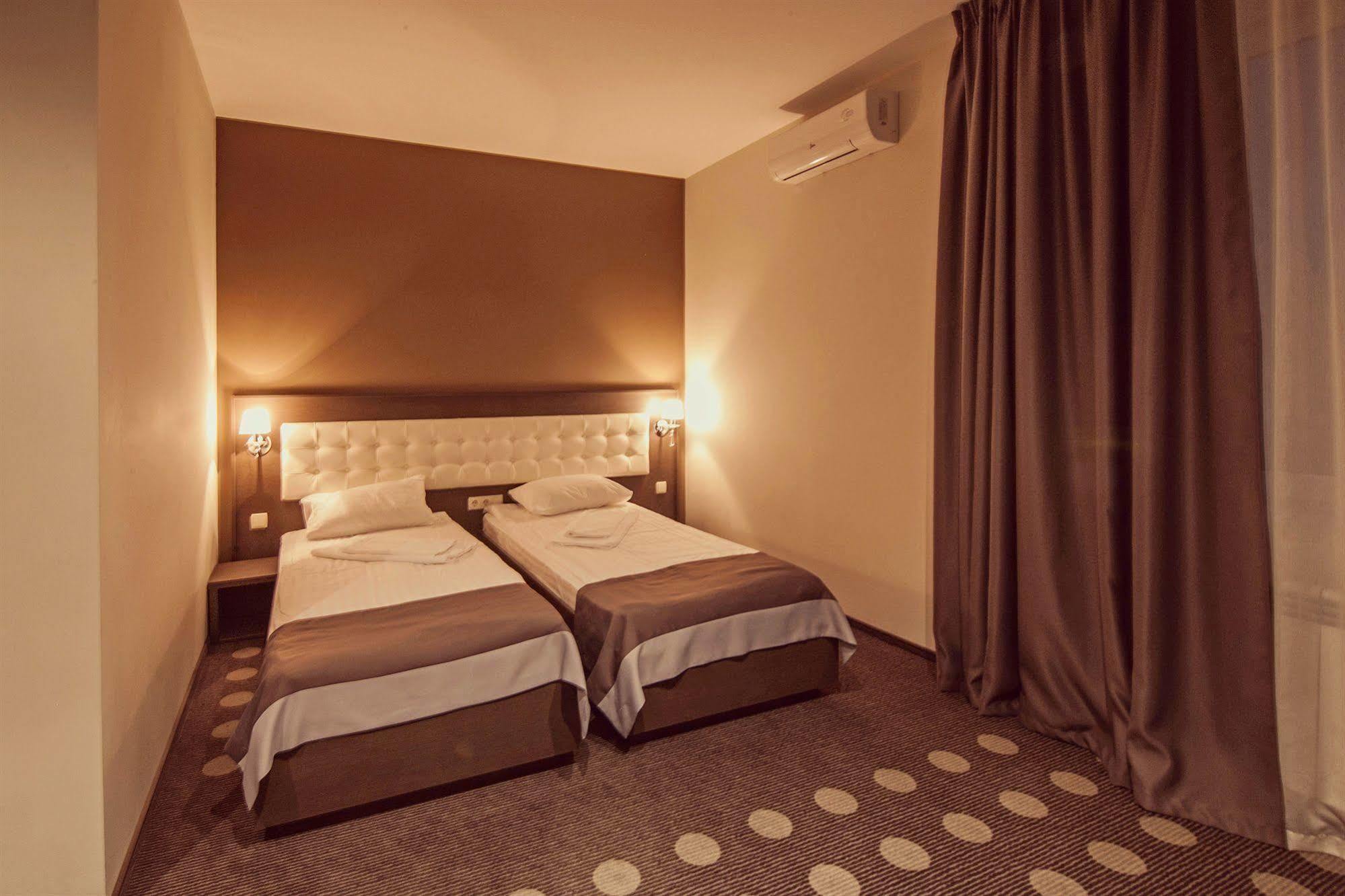 Hotel Ambassador Plaza Kiev Esterno foto