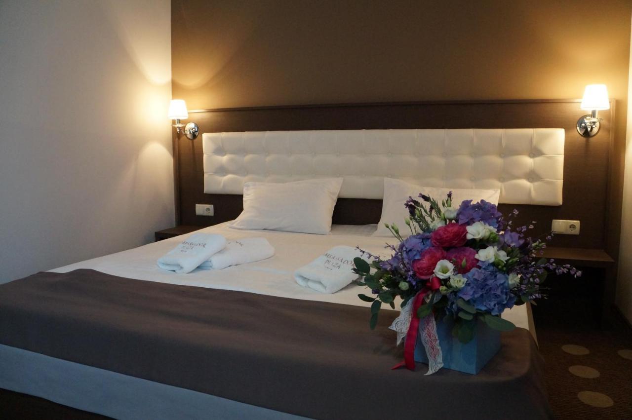 Hotel Ambassador Plaza Kiev Esterno foto